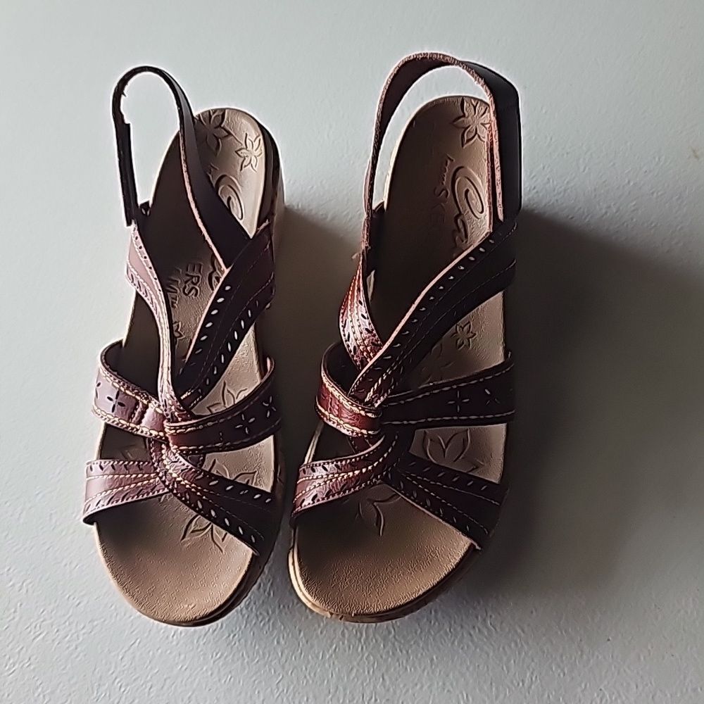 New Sketchers Beverlee Wedge in Chocolate, Size 8 - Picture 4 of 5